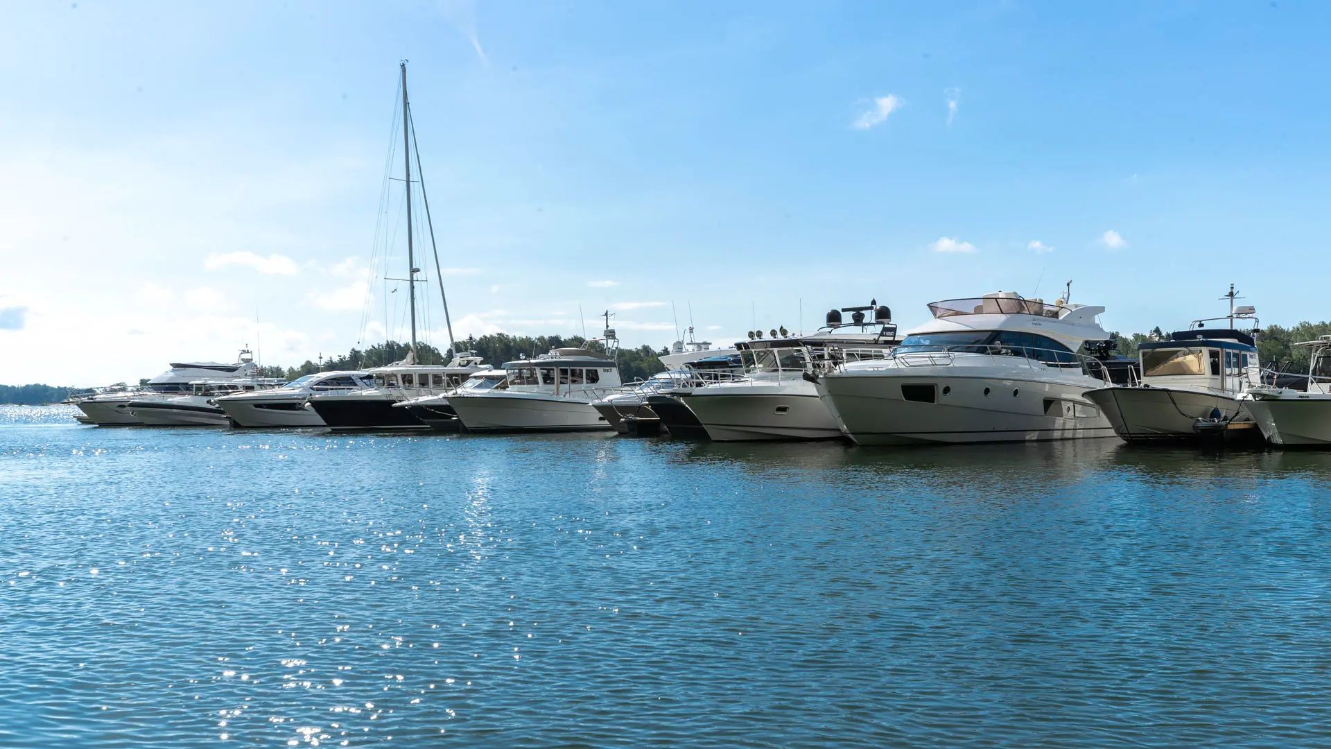 Services de courtage de bateaux et de yachts haut de gamme